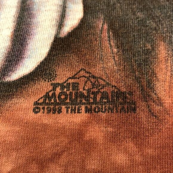Vintage The mountains brown mens shirt. No size tags. See measurements - Picture 3 of 7